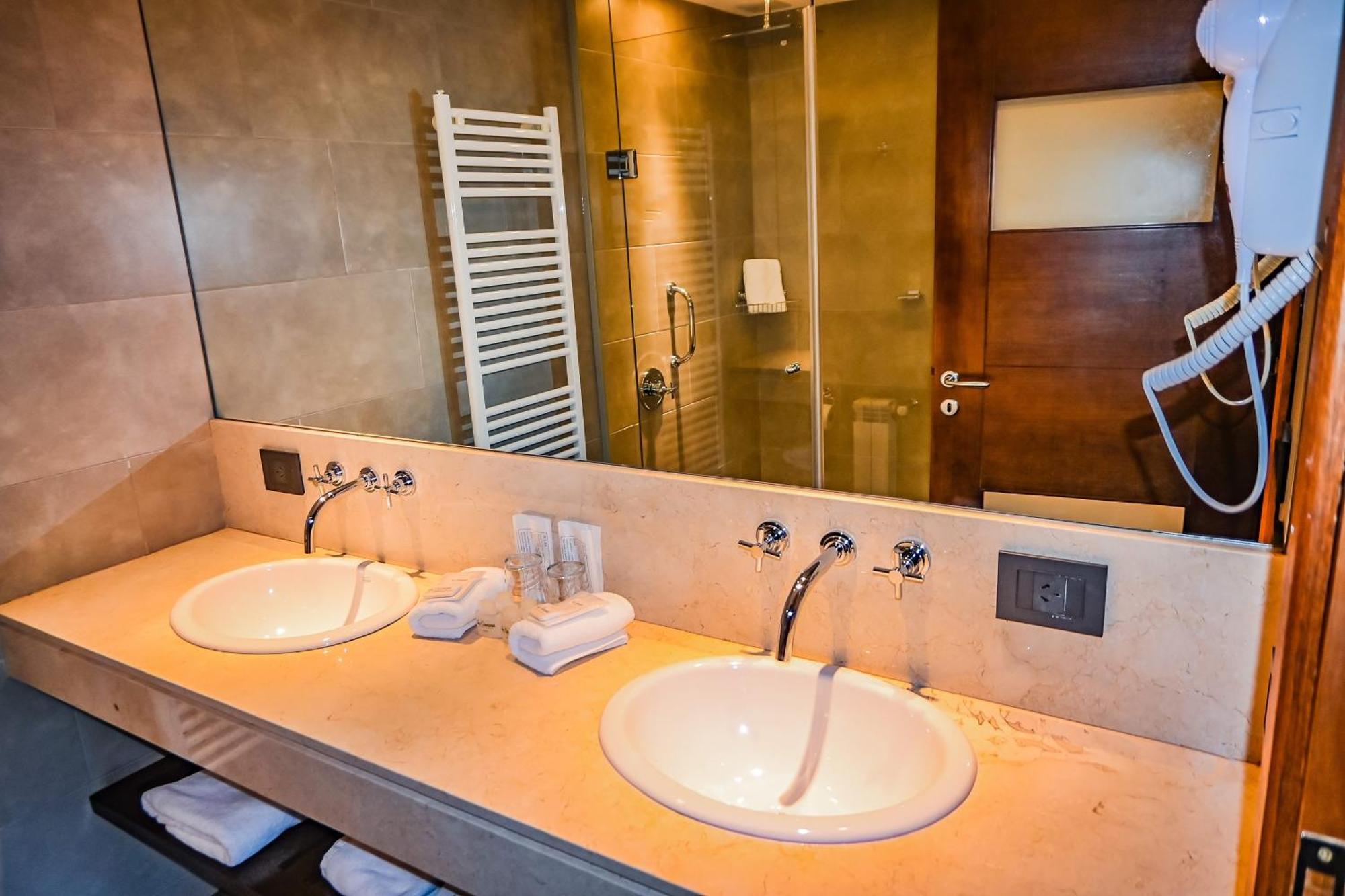 Hotel & Spa La Cheminee San Martin de los Andes Luaran gambar